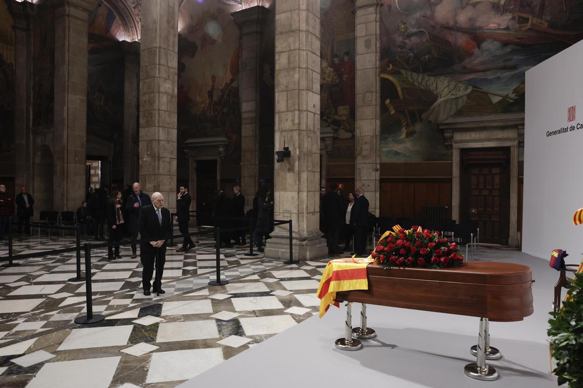 El Palau de la Generalitat acoge la capilla ardiente de Josep Maria Espinàs