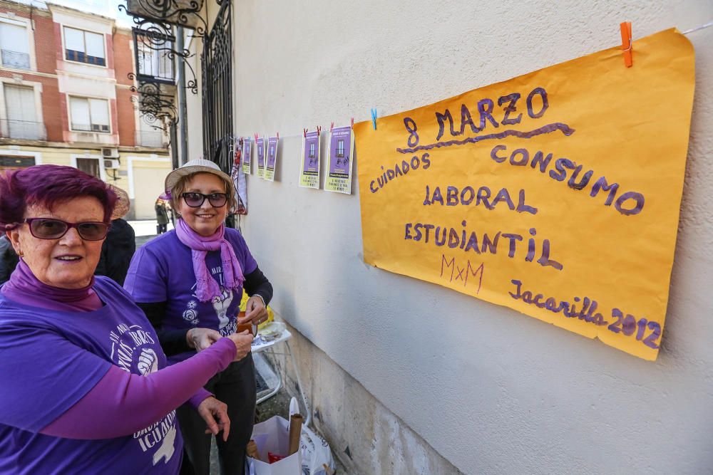 Concentración de colectivos feministas en Orihuela