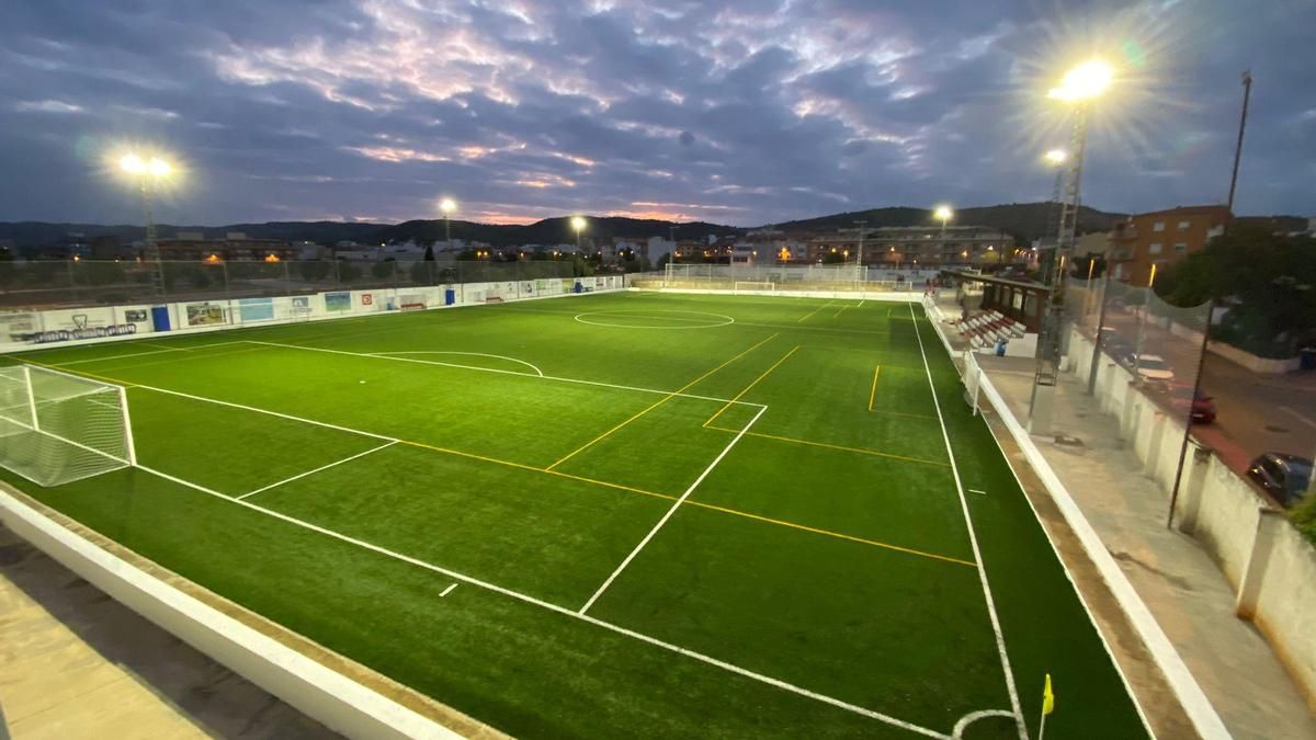 Panorámica del renovado campo de fútbol de Torreblanca.