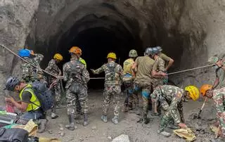 Nepal busca a cientos de trabajadores en los túneles de las centrales hidroeléctricas arrasadas por la riada