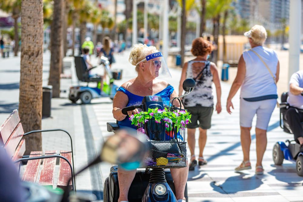 Quejas de usuarios en la apertura de las playas parceladas en Benidorm