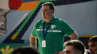 Fran González, entrenador del Balonmano Zamora: "Estoy contento por los dos puntos pero dista mucho del equipo que quiero"