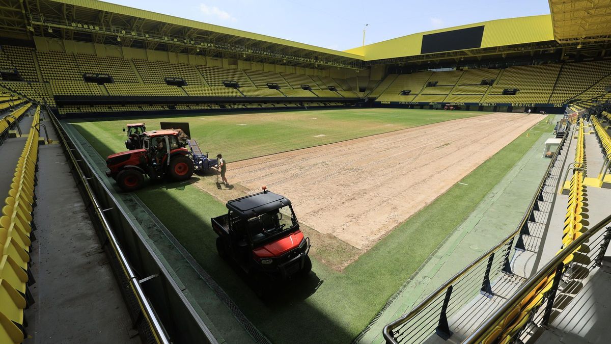 Este pasado lunes comenzaron las obras de resiembra del césped del Estadio de la Cerámica con vistas al nuevo ejercicio.