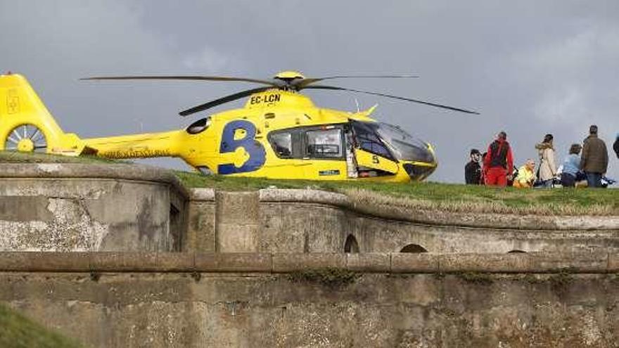 El helicóptero medicalizado, ayer, en el Cerro.