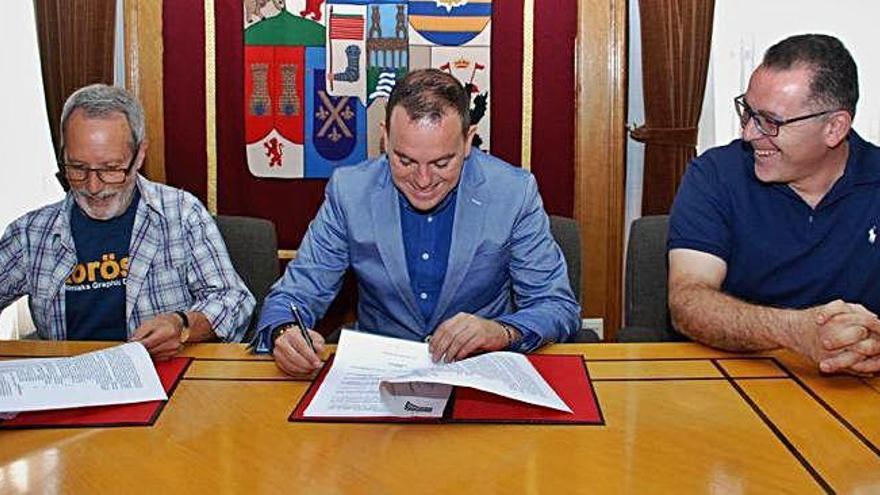 Francisco Rodríguez, Francisco José Requejo y Jesús María Prada en la firma del convenio.