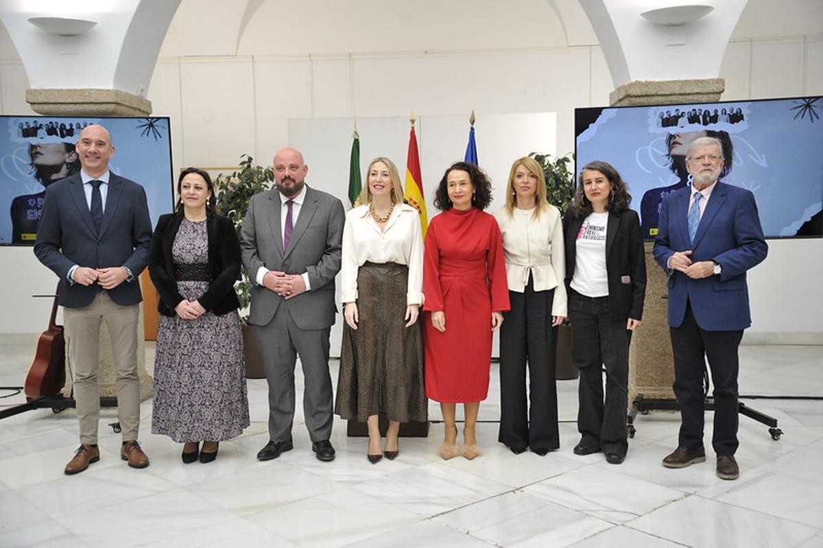 Galería | Acto institucional del Día de la Mujer en la Asamblea de Extremadura