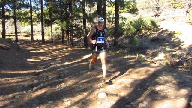 Esteban García corre en solitario hacia la meta.