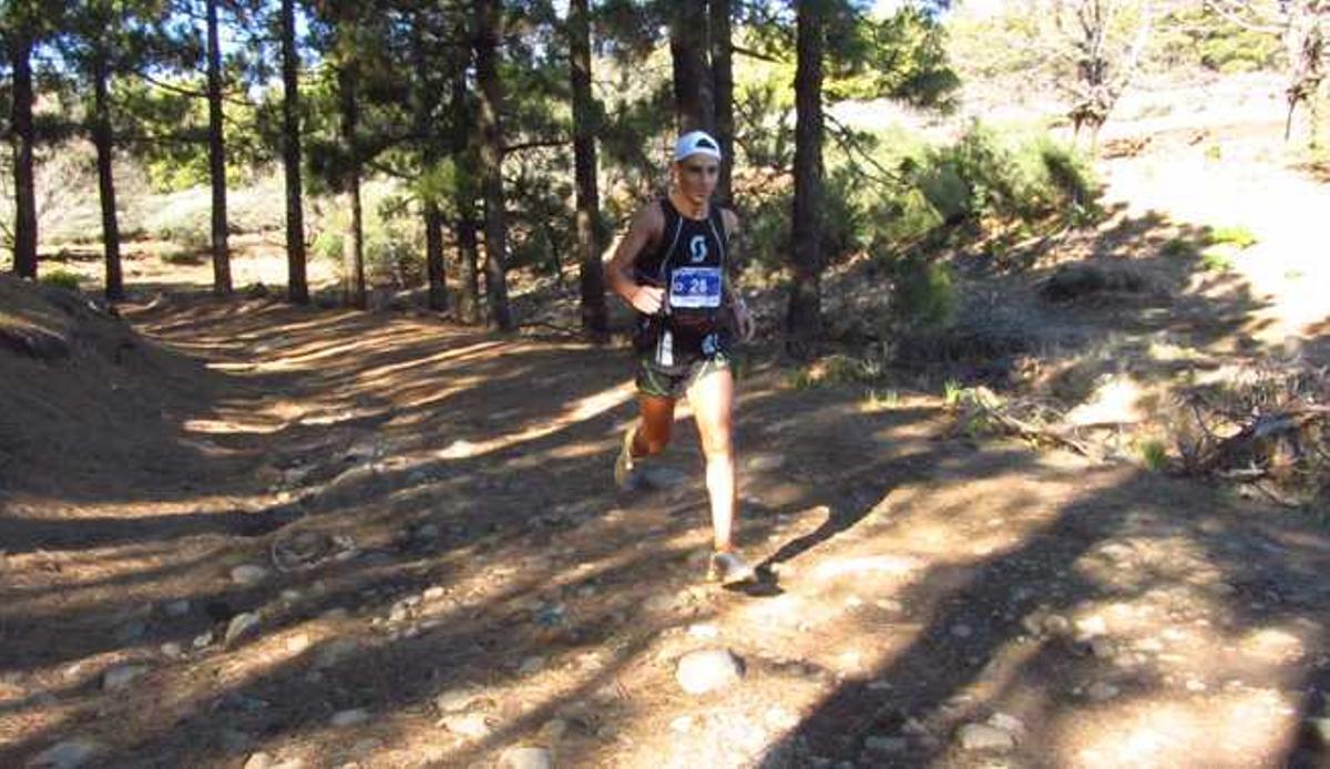 Esteban García corre en solitario hacia la meta.