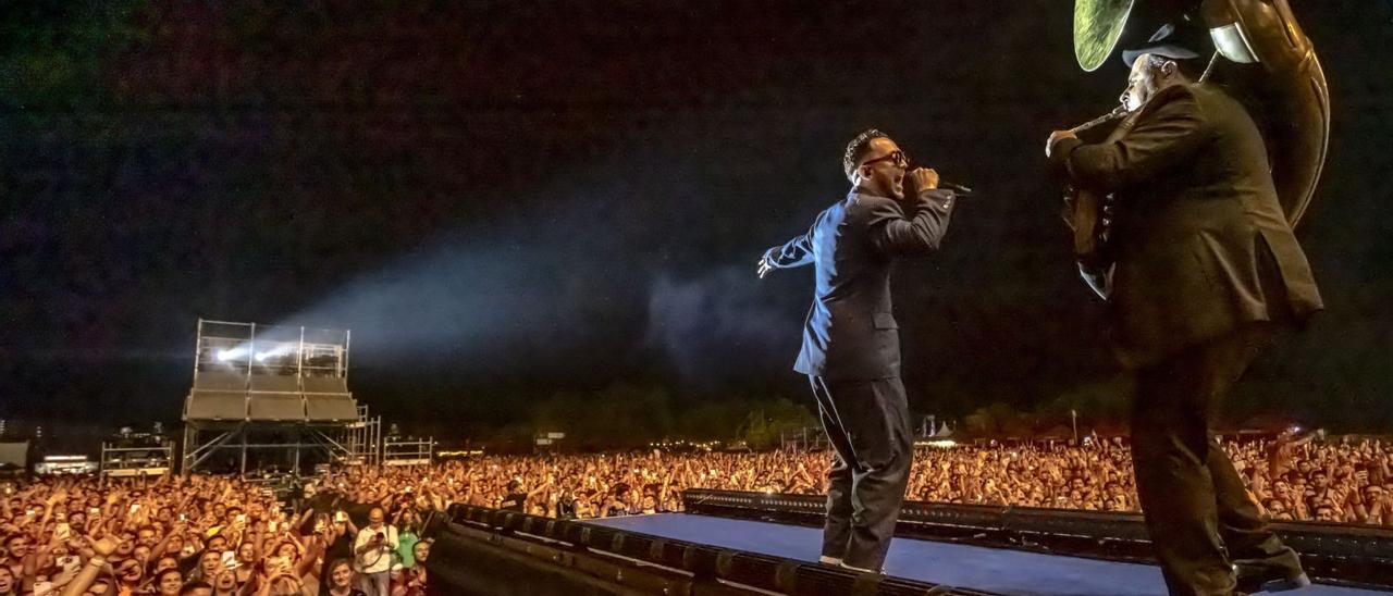 El concierto de C. Tangana en el Mallorca Live Festival ante decenas de miles de personas. |