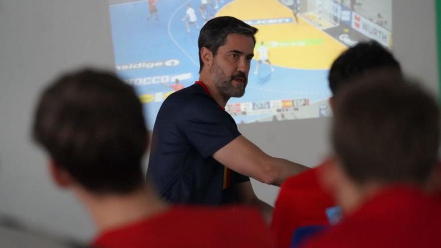 &quot;Masterclass&quot; de un Campeón del Mundo de balonmano en Mieres