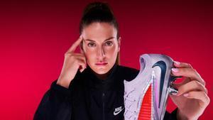 Alexia Putellas con sus nuevas botas Nike