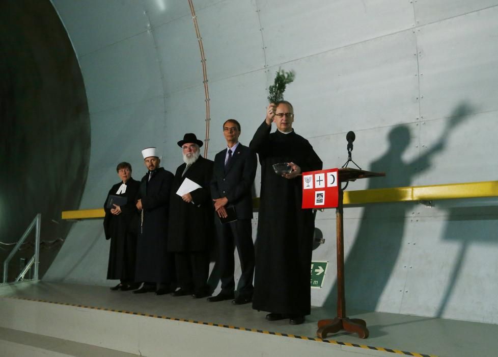 Suiza ha inaugurado el El nuevo túnel ferroviario de San Gotardo, el más extenso del mundo con 57 kilómetros.