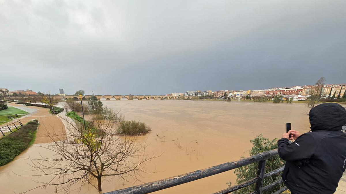 Vídeo | Así se encuentra el Guadiana a su paso por Badajoz tras las intensas lluvias