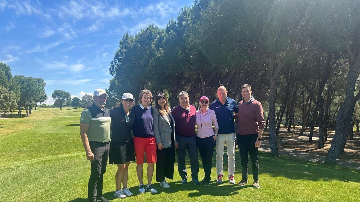 Los especialistas en turismo de golf, durante su periplo por las instalaciones extremeñas.