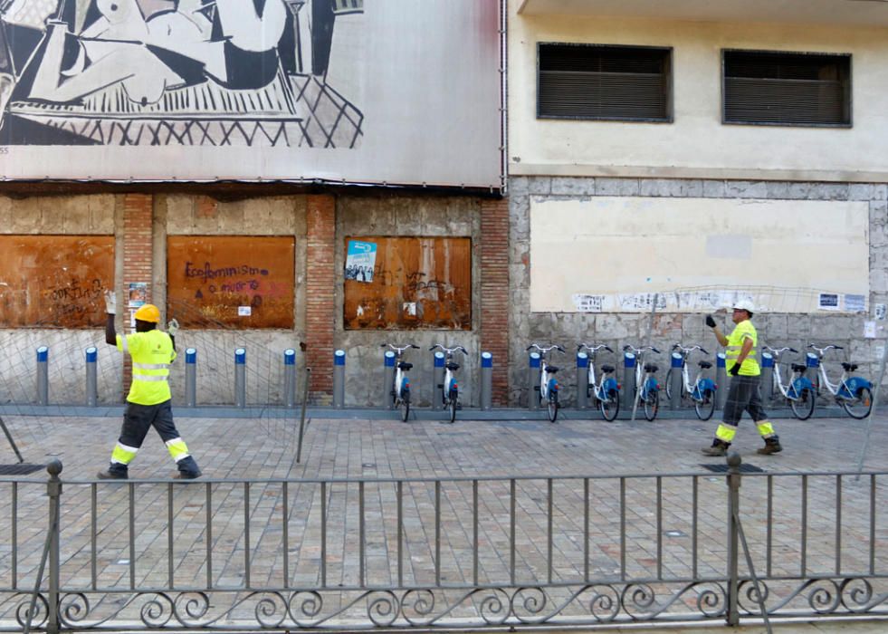 Tras la primera fase de de acondicionamiento del entorno para las obras y retirada del amianto del edificio que albergó los cines Astoria y Victoria, que durará tres semanas, llegará el derribo, tras el cual se iniciarán los trabajos arqueológicos, que durarán entre cuatro y seis meses