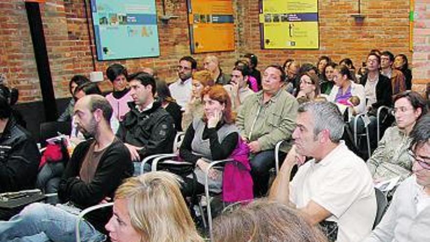 Los participantes en una reunión sobre la cooperativa celebrada el año pasado.