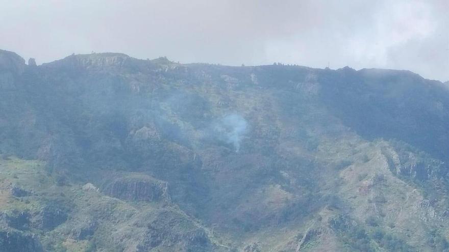 Declarado un conato de incendio en la isla de La Gomera: el Cabildo despliega a la Unidad de Medio Ambiente