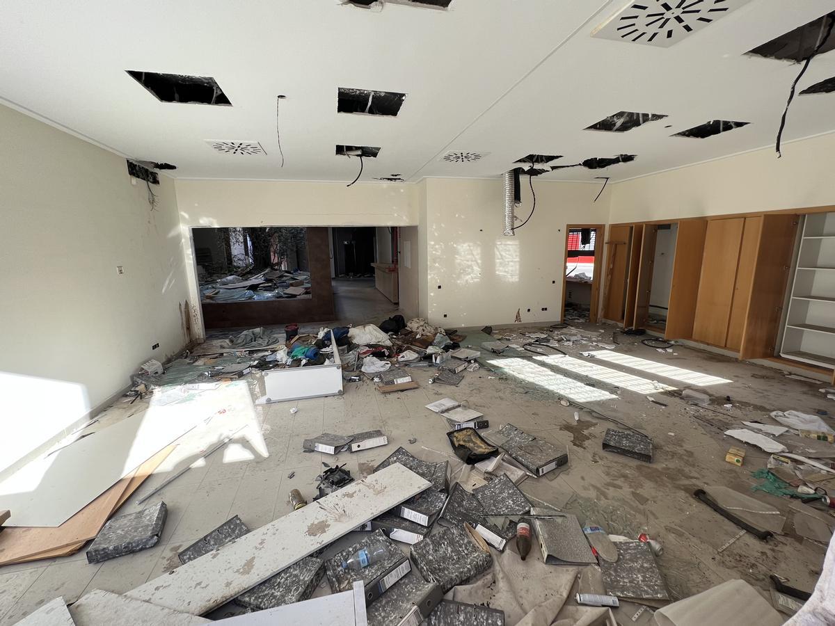 Otra imagen del edificio y los desperfectos que sufre.