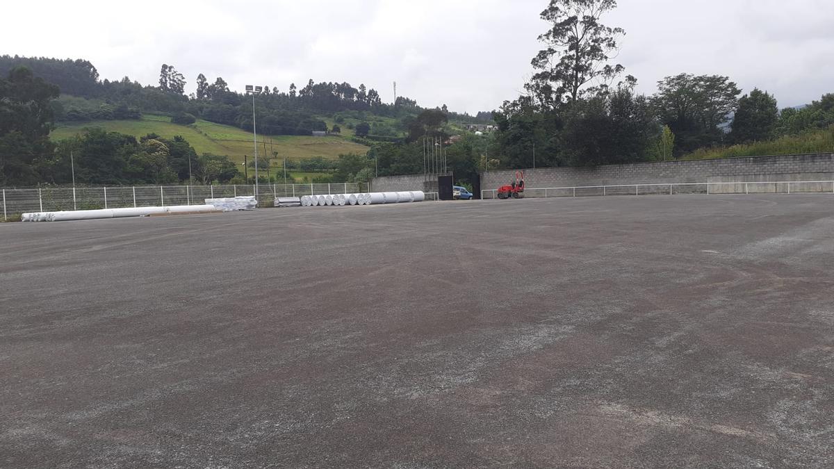 El campo de La Luz, preparado para la instalación del césped sintético.