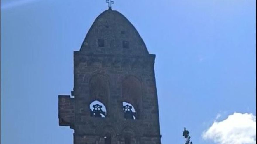 Campanario de la iglesia de Mombuey