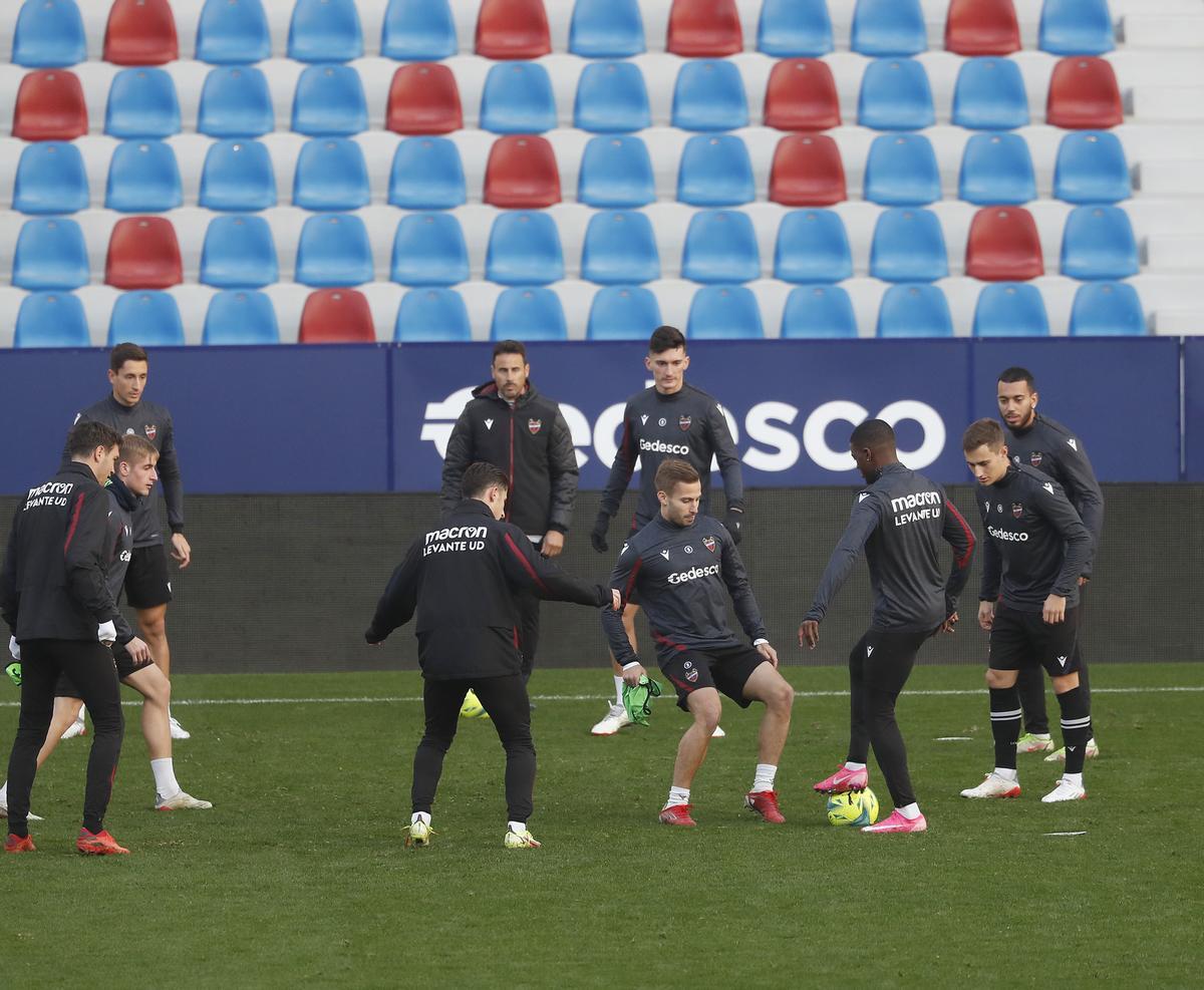 Sesión del Levante en el Ciutat antes de enfrentarse al Valencia