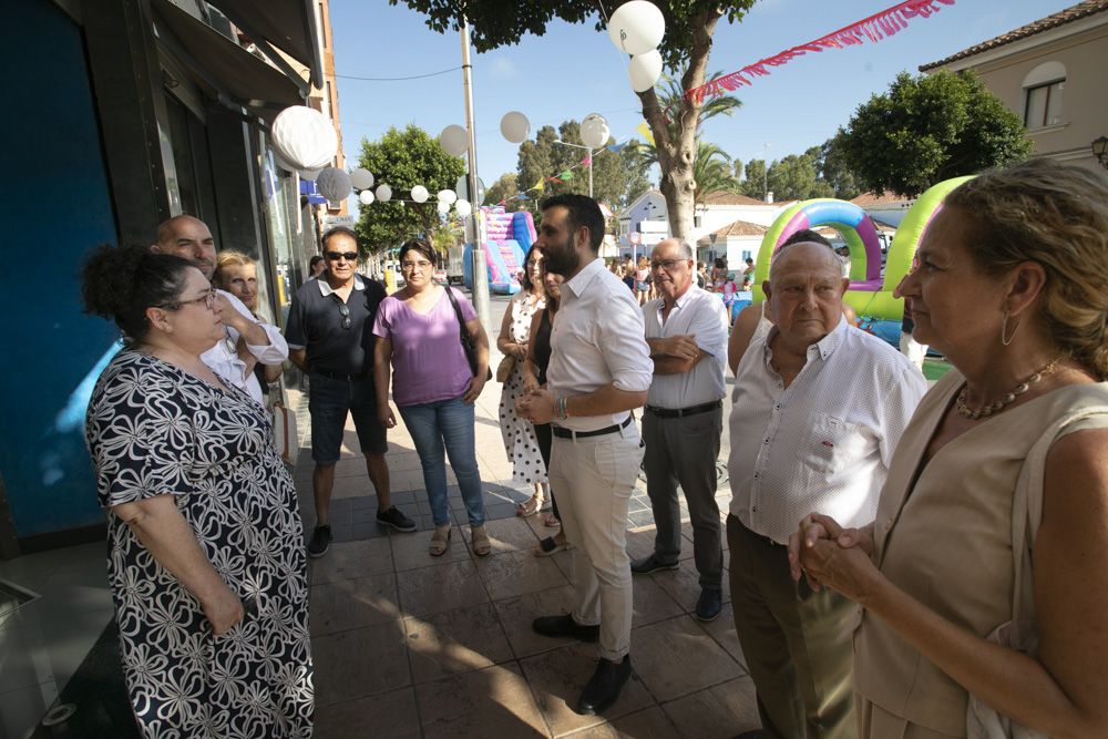 Fiesta del comercio local en la avenida 9 d'Octubre del Port de Sagunt