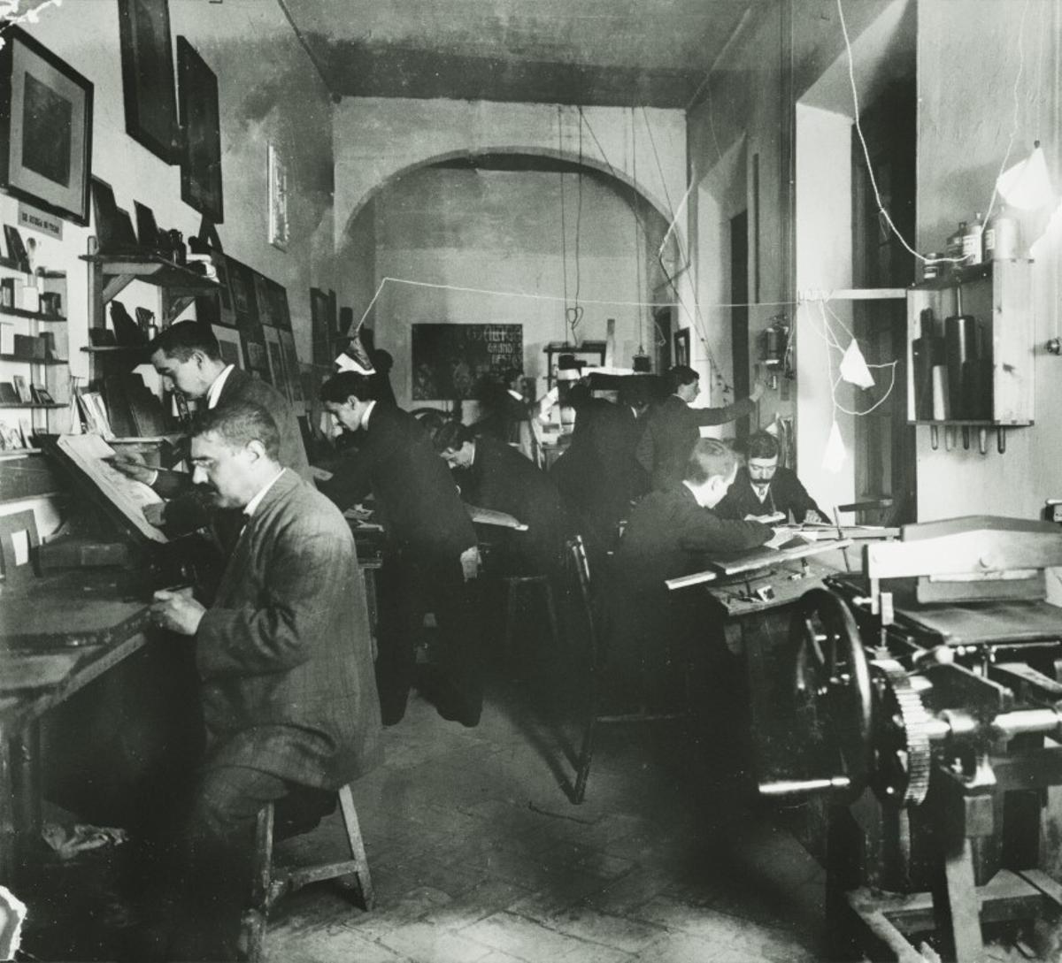 Taller de litografía en la antigua Escuela de Arte San Telmo, a comienzos del siglo XX.