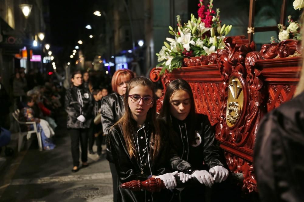 Miles de personas contemplaron el paso de las imágenes de las seis cofradías que participan en Lunes Santo