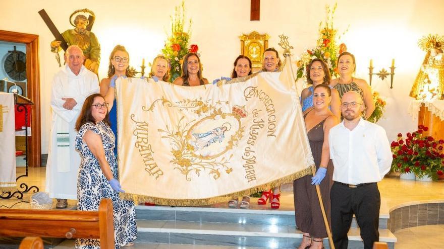 La bandera de la congregación Hijas de María vuelve a lucir en Miramar: "Es un sueño hecho realidad que nos ha emocionado"