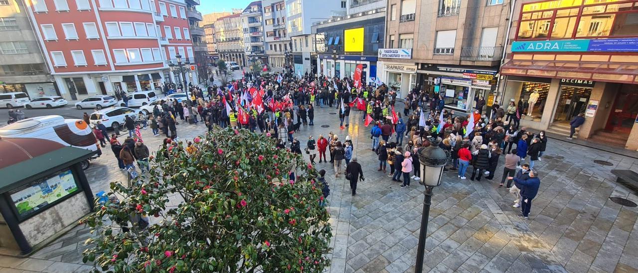 La protesta convocada en Vilagarcía por CIG, CC OO y UGT para reclamar un convenio &quot;justo&quot; para la conserva.