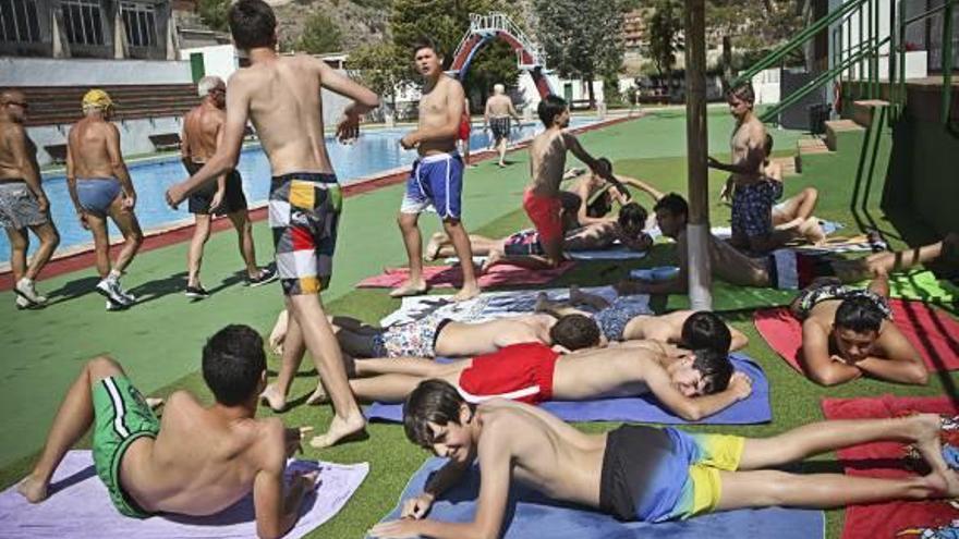 Las piscinas registran 7.700 bañistas más este verano por el fuerte calor