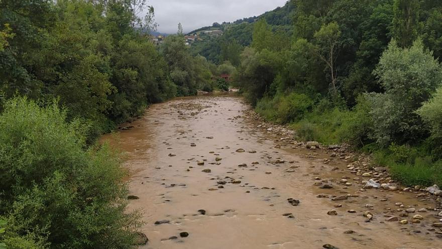 Recuperan el suministro los pueblos de Laviana y Bimenes afectados por la rotura de la traída de aguas de Gijón
