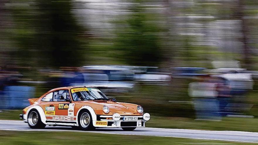 El espectacular Porsche 911 de Julio Borja. // José Lores