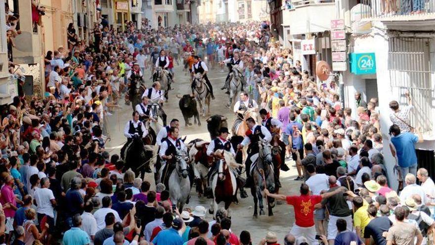 Segorbe arranca su semana festiva con la Entrada de Toros y Caballos