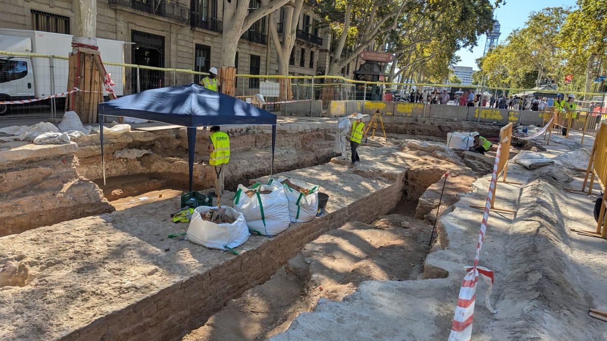 Las obras de La Rambla dejan al descubierto un tramo de casi 50 metros de la muralla medieval del siglo XIV