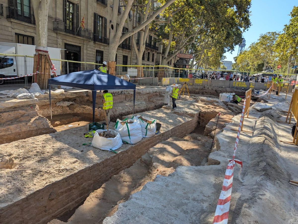 Muralla del siglo XIV excavada durante las obras de las Ramblas. Muralla del siglo XIV excavada durante las obras de las Ramblas.