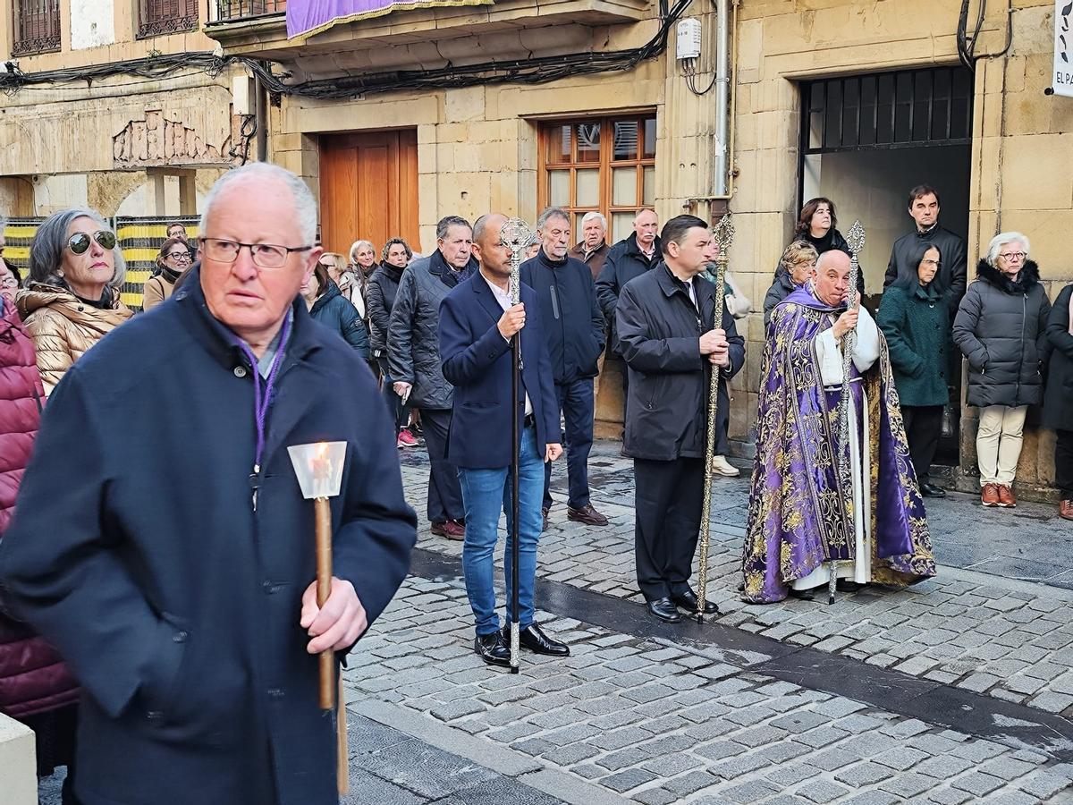 SEMANA SANTA VILLAVICIOSA 2023 | La procesión de la Soledad recorre ...