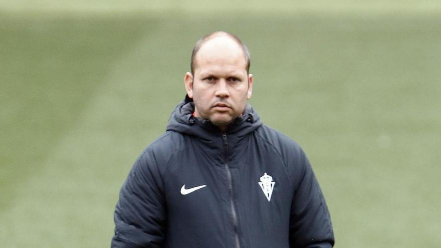 José Alberto, durante un entrenamiento del Sporting.