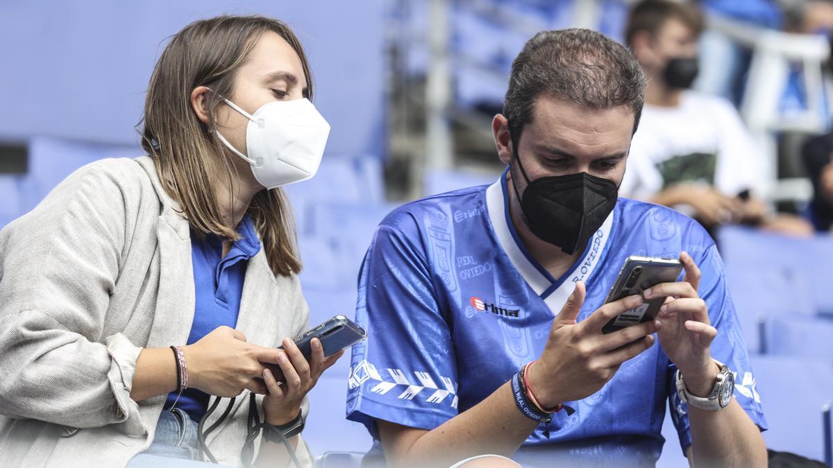 En imágenes: los aficionados del Real Oviedo vuelven al campo