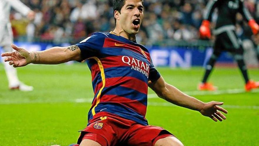 Luis Suárez celebrant un dels seus dos gols al Bernabéu