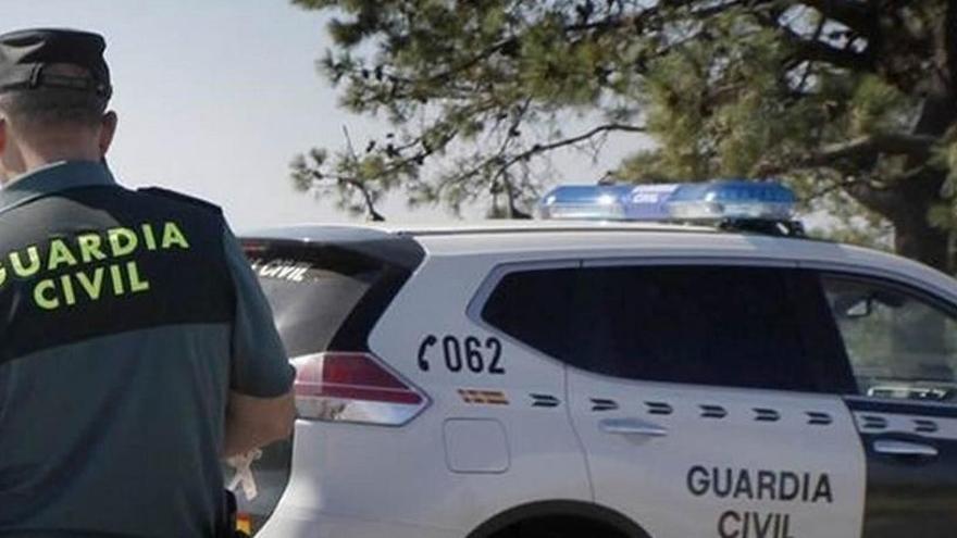 La Guardia Civil ha detenido a dos personas por un presunto delito de odio cometido en Pizarra.