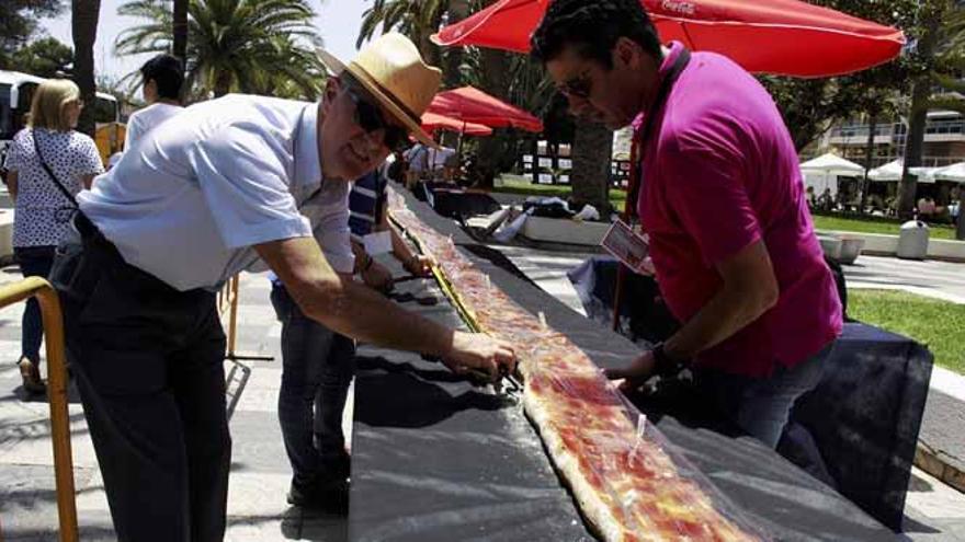 Motril hace la tostada con jamón más larga de España