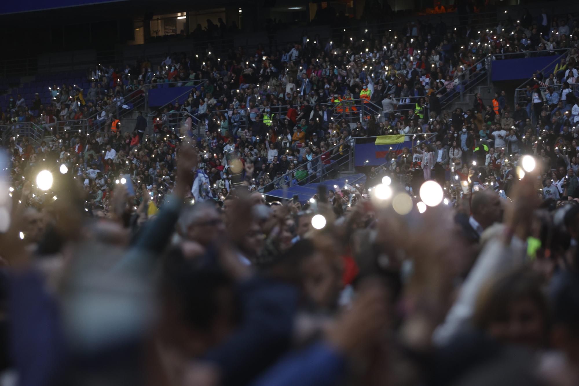 La espera "valió la pena": Marc Anthony parte caderas en Oviedo a ritmo de salsa