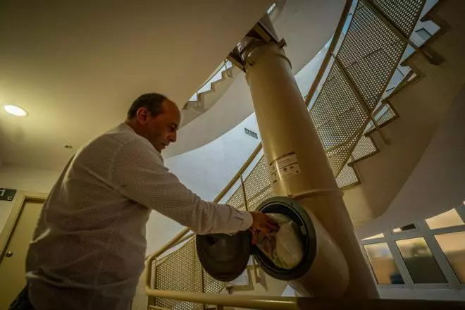 Los altos costes frenan la expansión de la recogida subterránea de basura en Catalunya