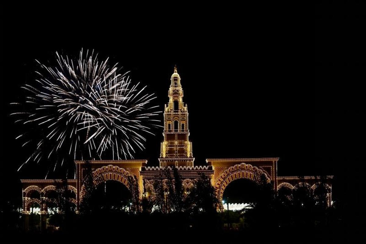 La Feria de Córdoba da inicio con el alumbrado en homenaje a Adamuz