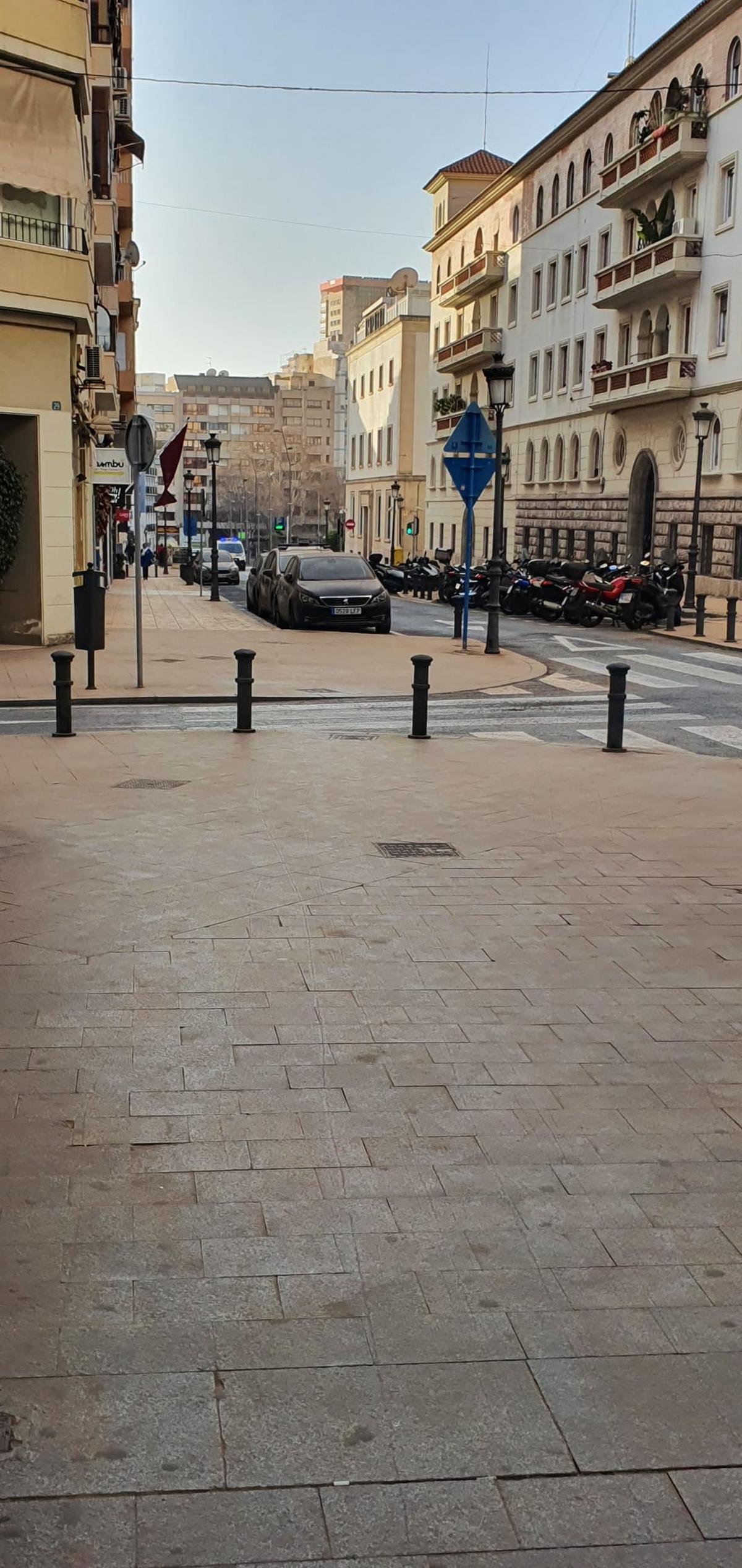 La provincia de Alicante amanece con una capa de arena roja La provincia de Alicante amanece con una capa de arena roja