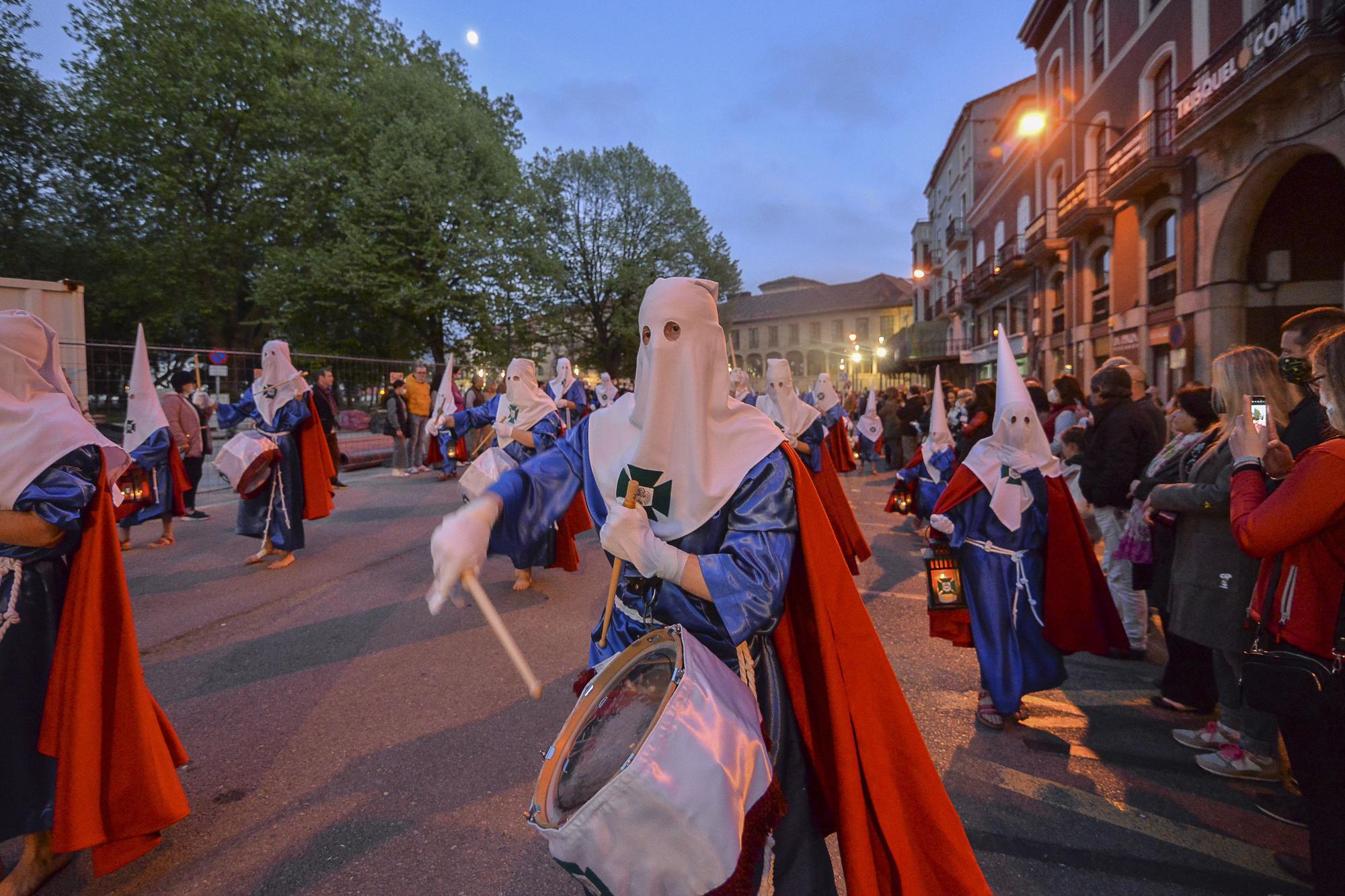 EN IMÁGENES: Los sanjuaninos protagonizan la procesión de la Tercera Palabra en Avilés