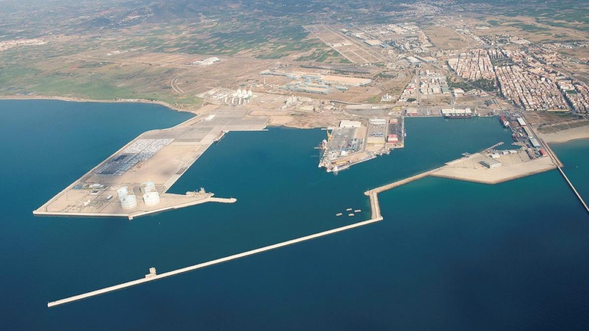 Vista aérea del puerto comercial de Sagunt.