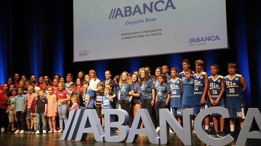 Abanca presenta la cuarta edición de su programa de apoyo a los jóvenes