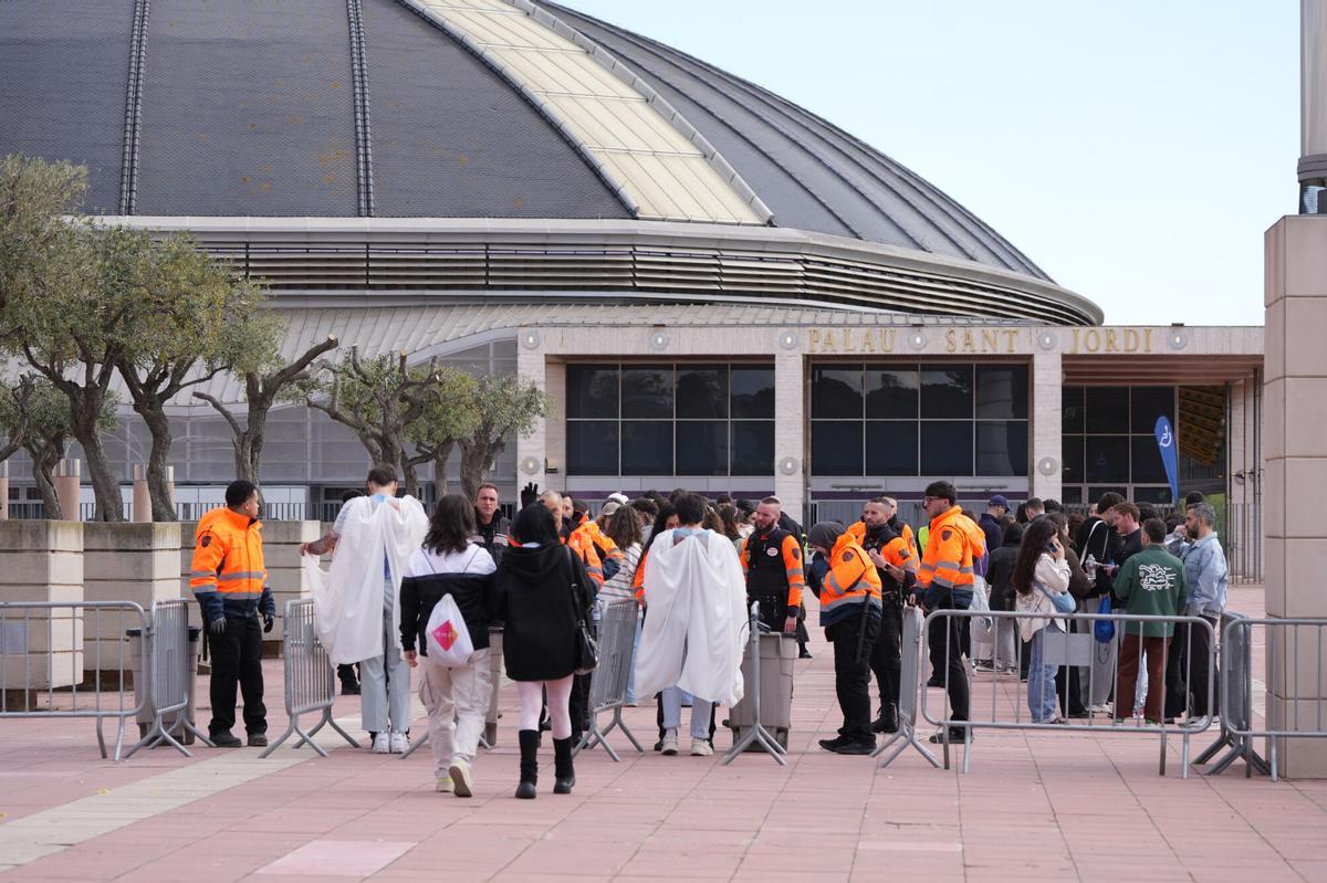 El públic de Rosalía, abans del primer concert al Palau Sant Jordi